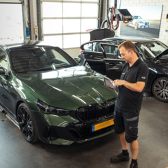 Matty Kater, autotechnicus bij De Maassche BMW/MINI Venlo