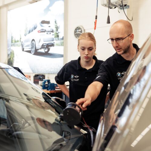 Theo Berkvens is leermeester en technisch specialist bij Van Hooff BMW/MINI in Veldhoven.